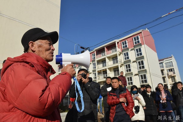 采访民生工程.jpg