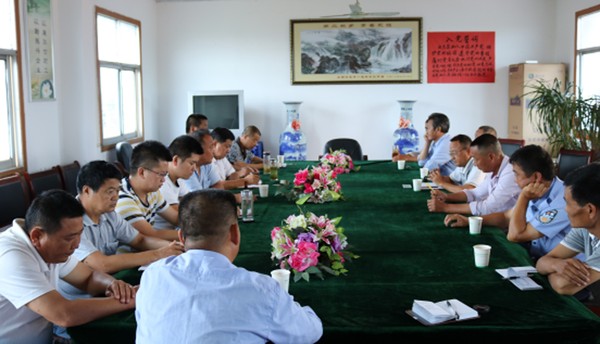 召开座谈会.png