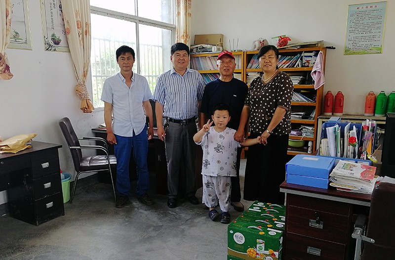 四场六一慰问.jpg