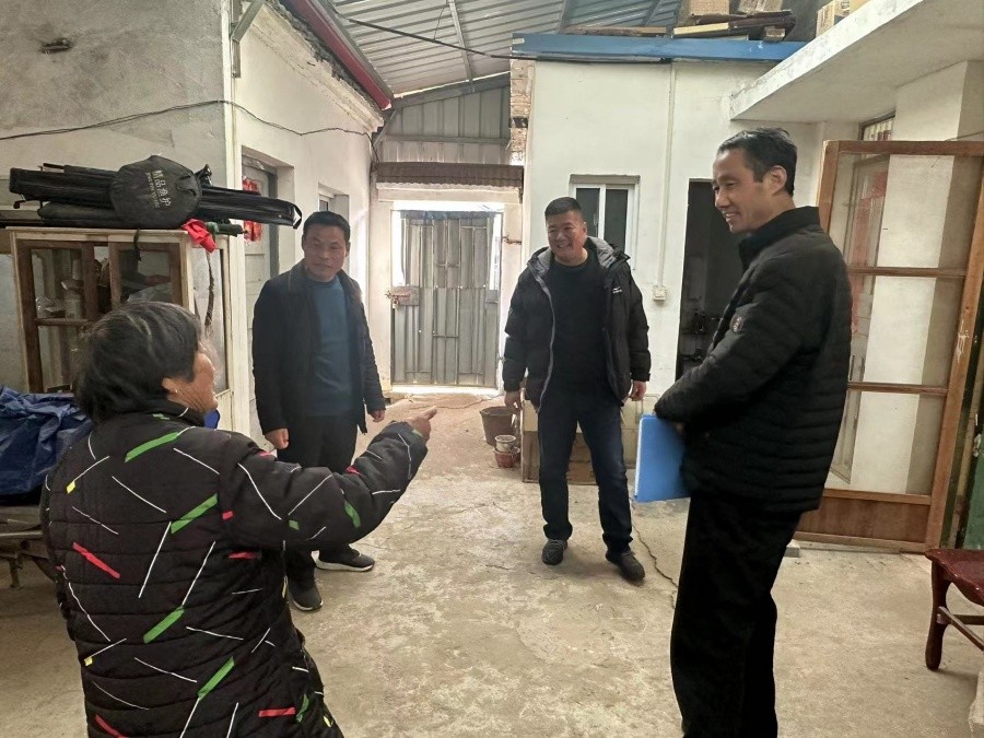 第三农业分公司:“敲门行动”筑平安小区.jpg