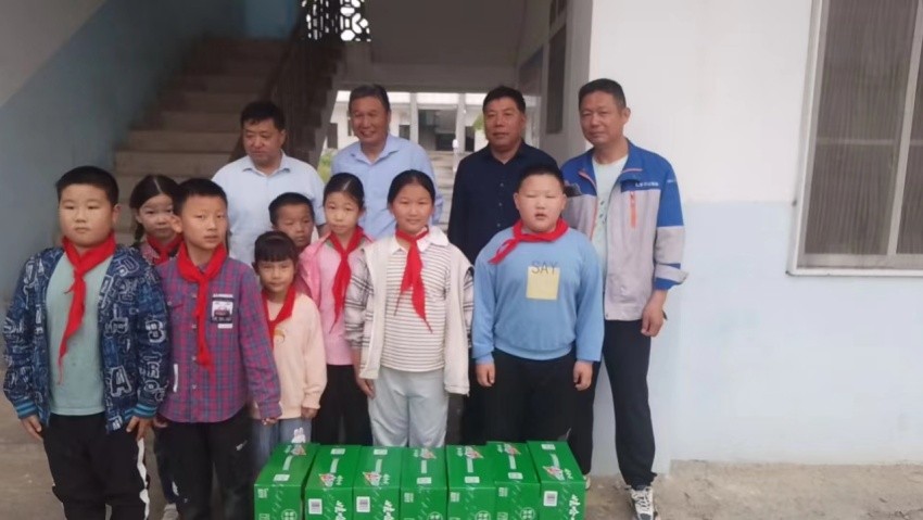 六一慰问1.jpg